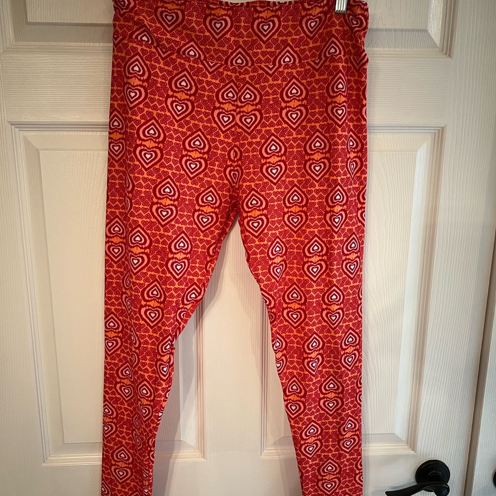 LuLaRoe Valentines Heart Pattern Leggings